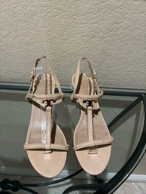 Tory Burch nude patent leather T-Strap Women's Sandals